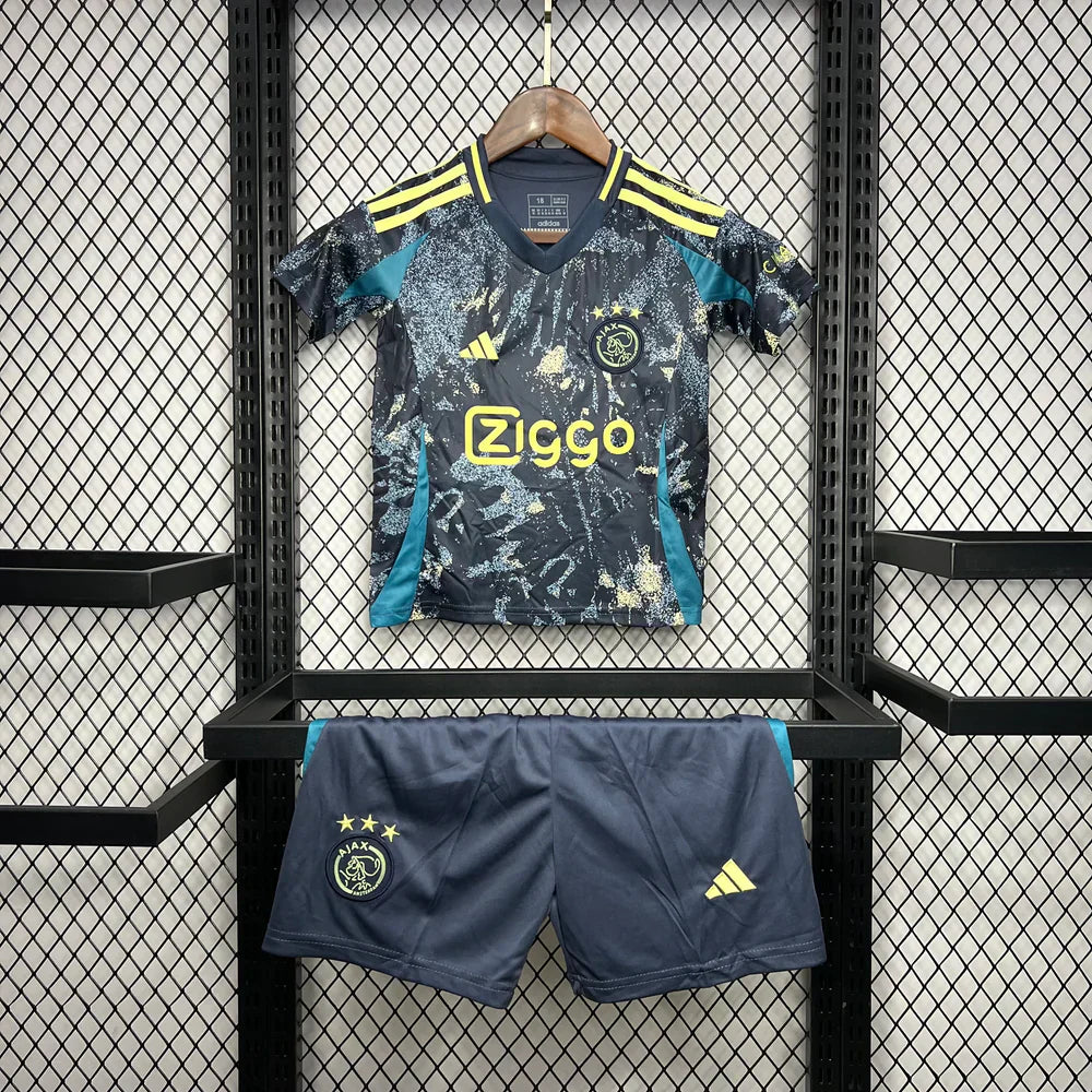 kit-enfant-ajax-exterieur-2024-2025