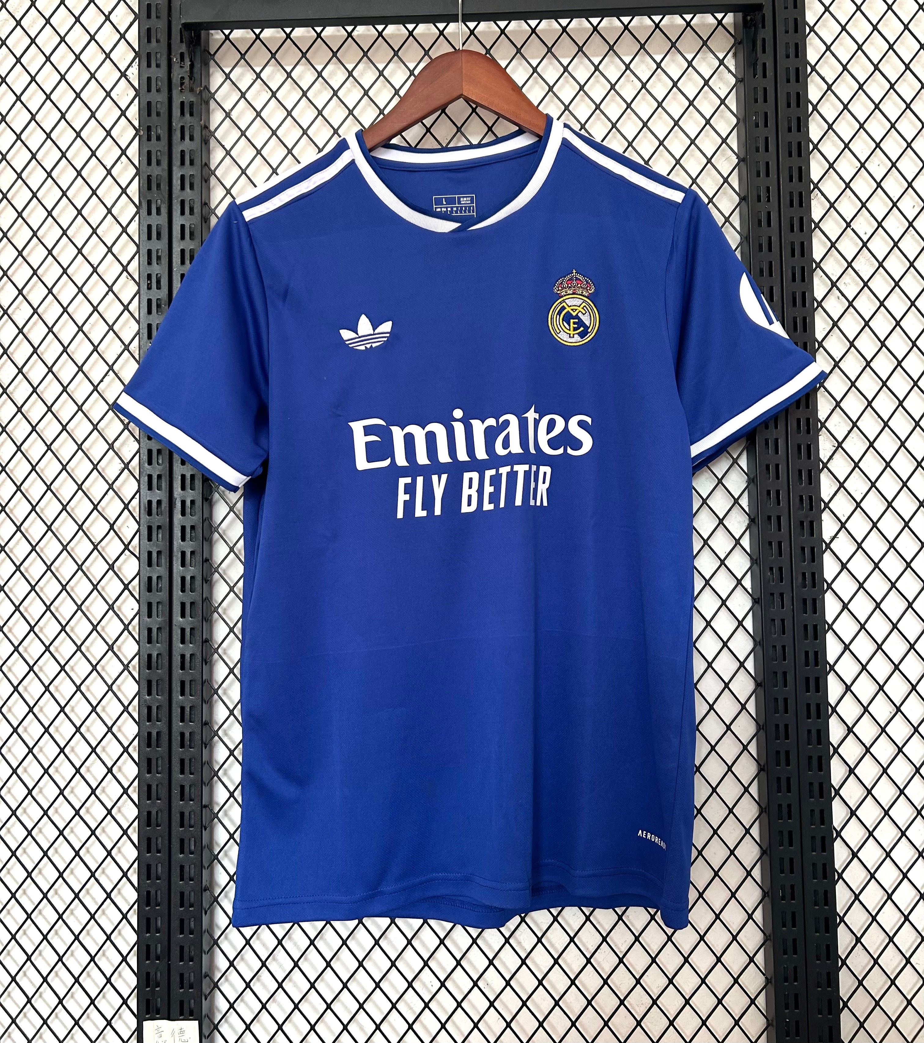 maillot-real-madrid-2025-2028